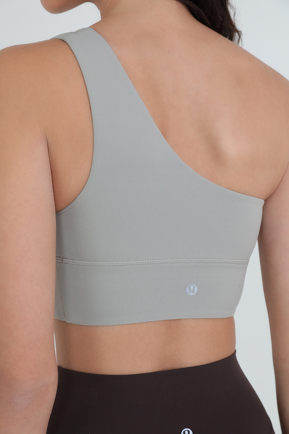 תמונת תקריב דוגמן של Align™ Asymmetrical Bra, C/D Cup