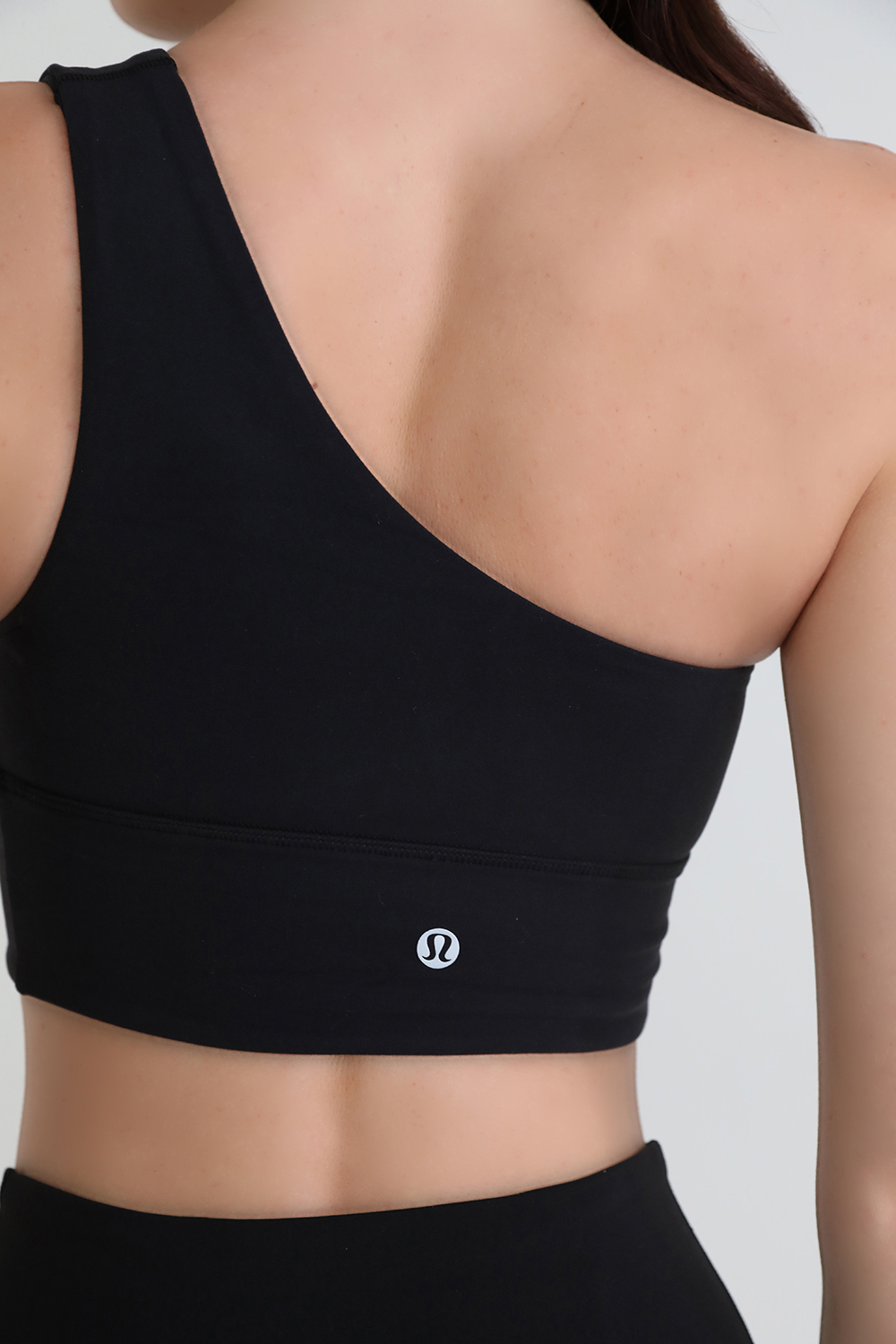 תמונת תקריב דוגמן של Align™ Asymmetrical Bra, C/D Cup