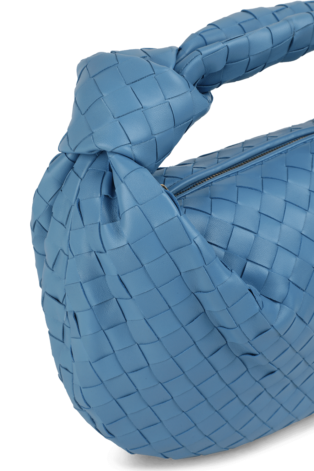 תמונת תקריב של תיק ג'ודי מעור קלוע BOTTEGA VENETA