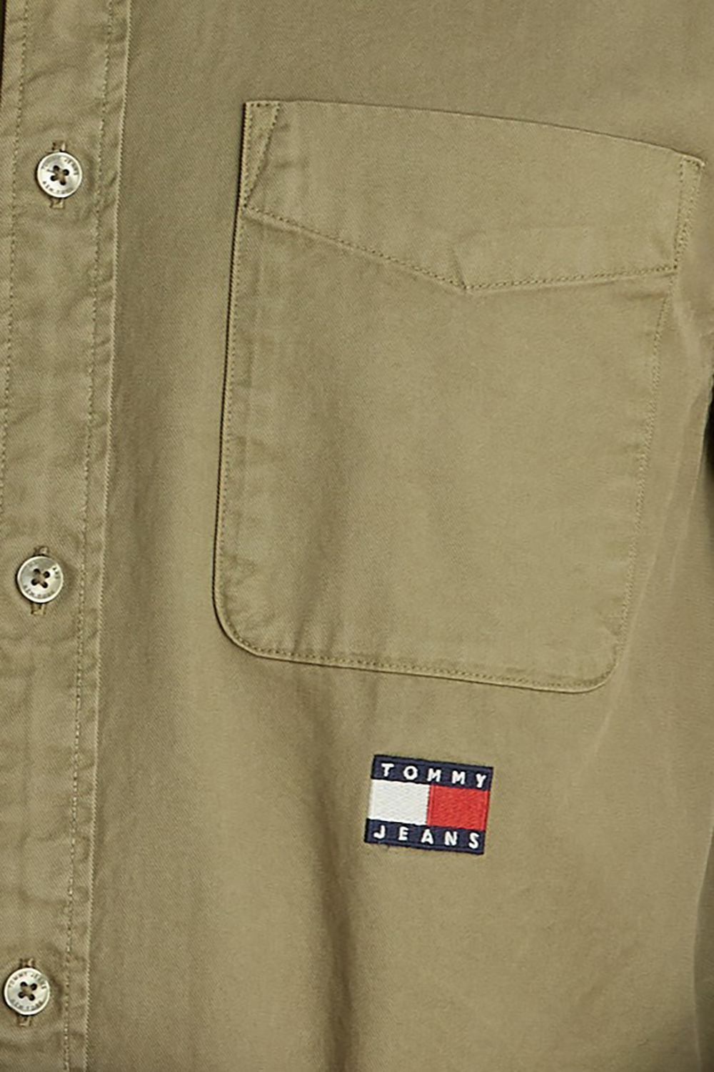 תמונת תקריב דוגמן של חולצה מכופתרת TOMMY HILFIGER