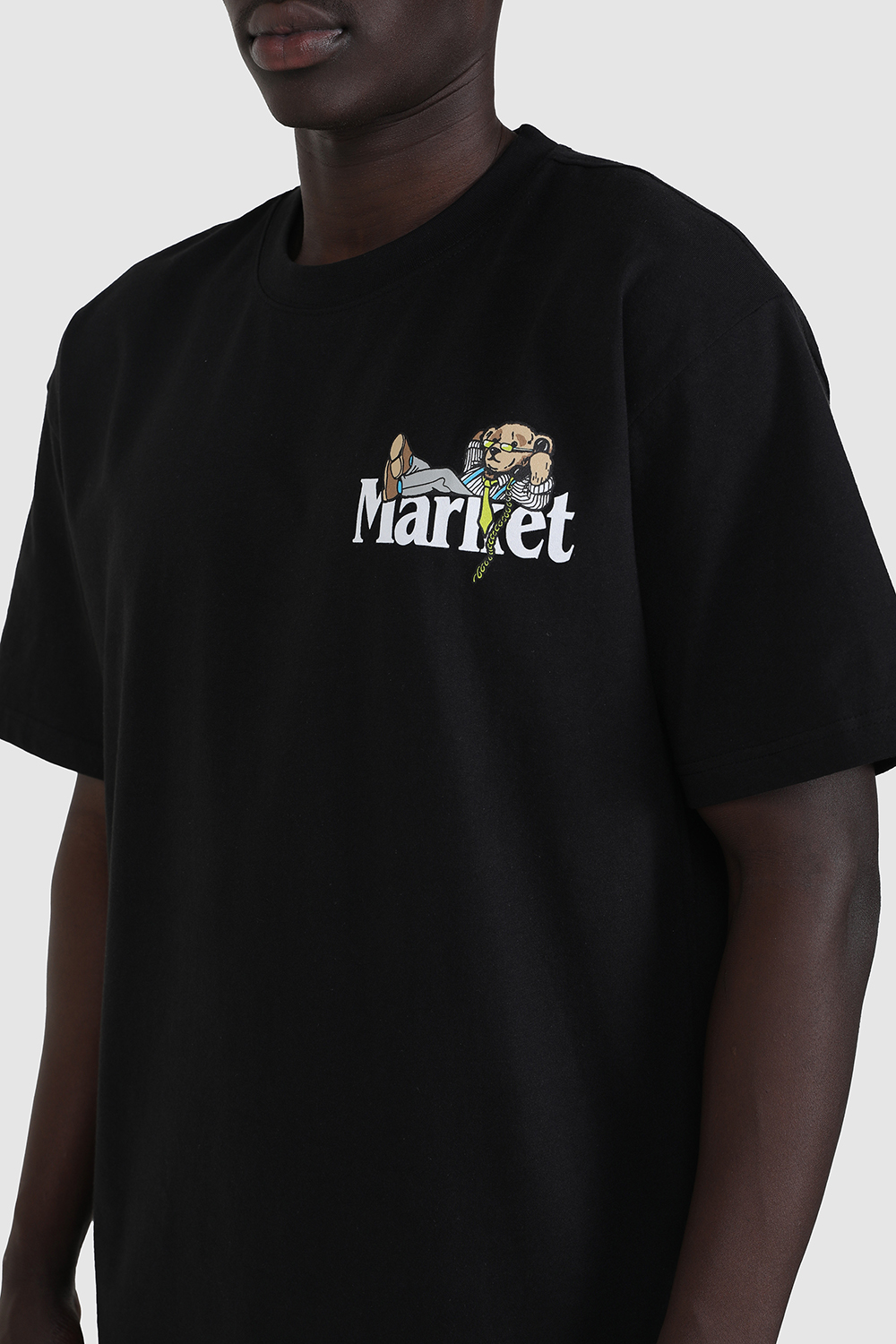 תמונת דוגמן אחורית של חולצת טי MARKET