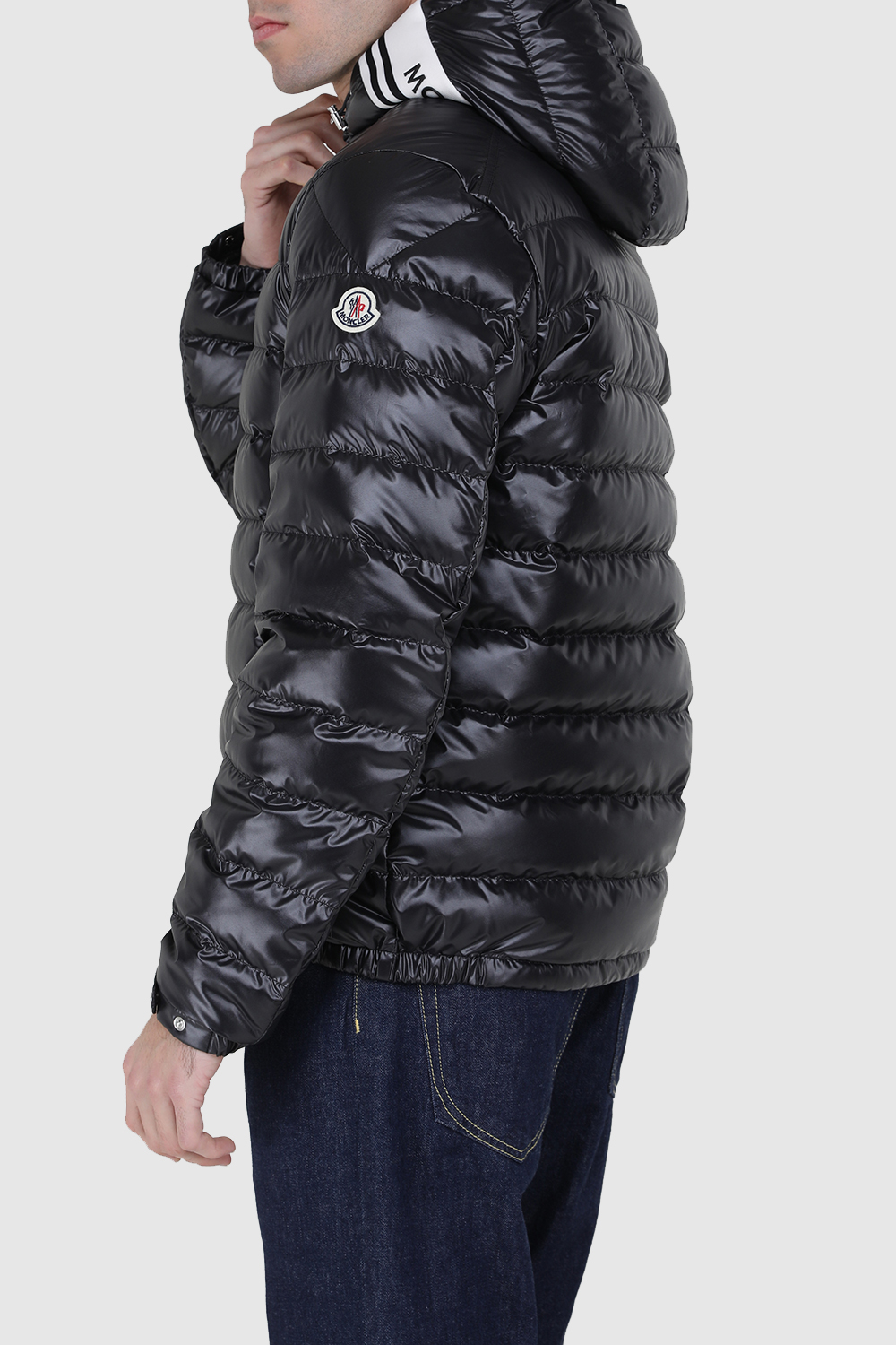 תמונת דוגמן אחורית של מעיל פוך MONCLER