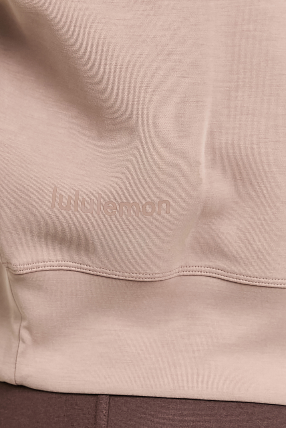 תמונת תקריב דוגמן של Perfectly Oversized Cropped Crew Softsreme LULULEMON