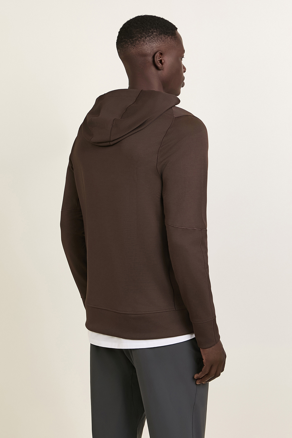 תמונת דוגמן אחורית של Shift Stitch Classic-Fit Hoodie LULULEMON