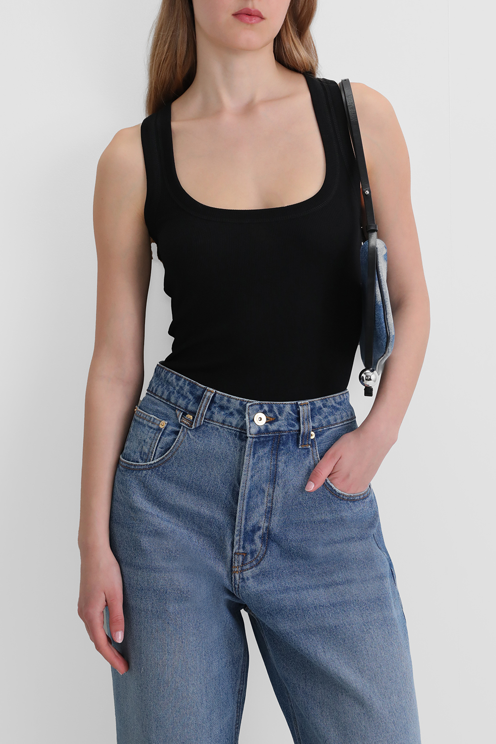 תמונת דוגמן קידמית של בגד גוף JACQUEMUS