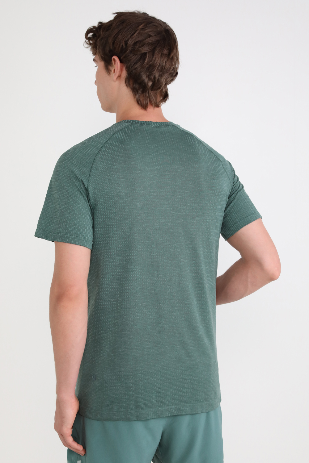 תמונת דוגמן אחורית של Metal Vent Tech Short Sleeve