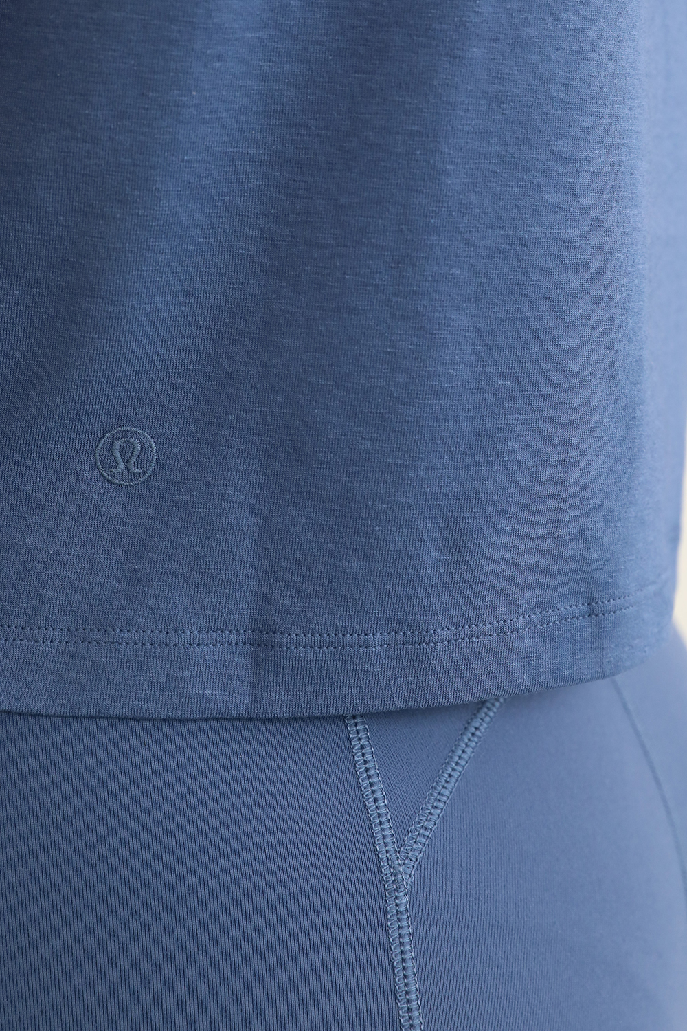 תמונת תקריב דוגמן של Classic-Fit Cotton-Blend Tee