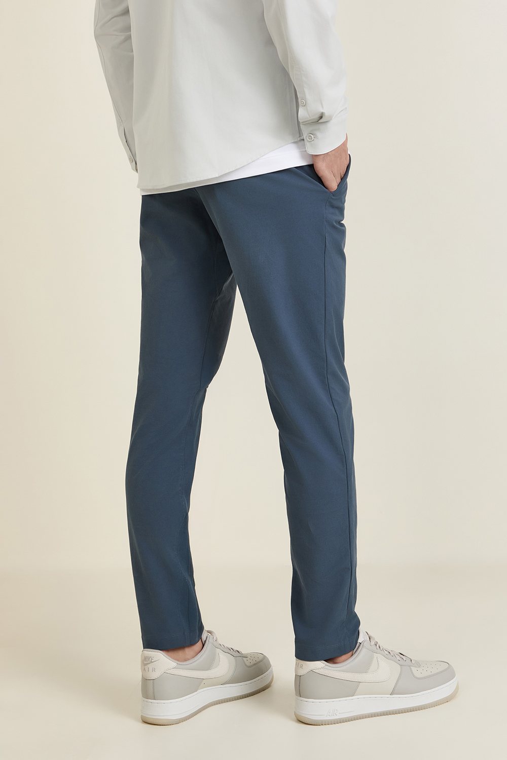 תמונת דוגמן אחורית של ABC Slim-Fit Trouser 32''L *VersaTwill LULULEMON