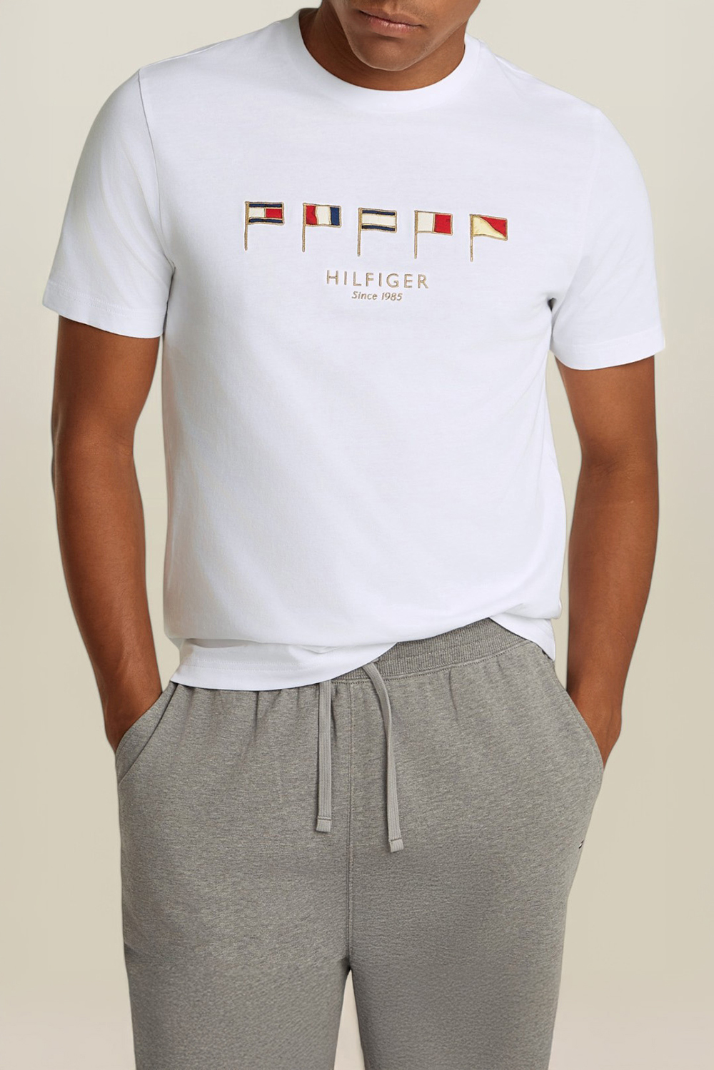 תמונת דוגמן קידמית של חולצת טי TOMMY HILFIGER
