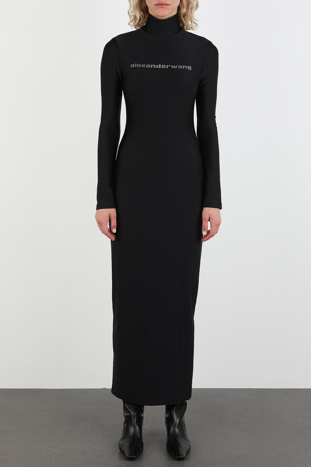 תמונת דוגמן קידמית של Long Sleeve Maxi Dress in Black