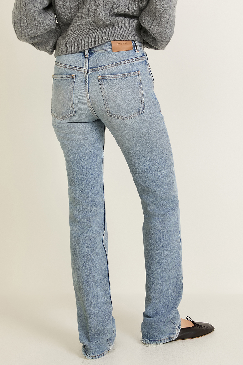 תמונת דוגמן אחורית של מכנסי ג'ינס בגזרה ישרה SAINT LAURENT