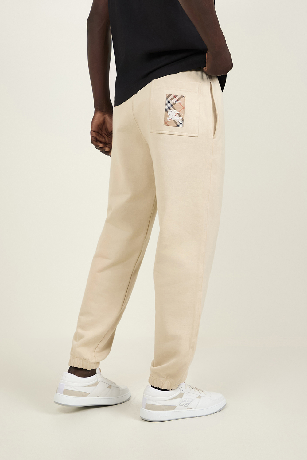 תמונת דוגמן אחורית של מכנסי ג'וג ארוכים BURBERRY