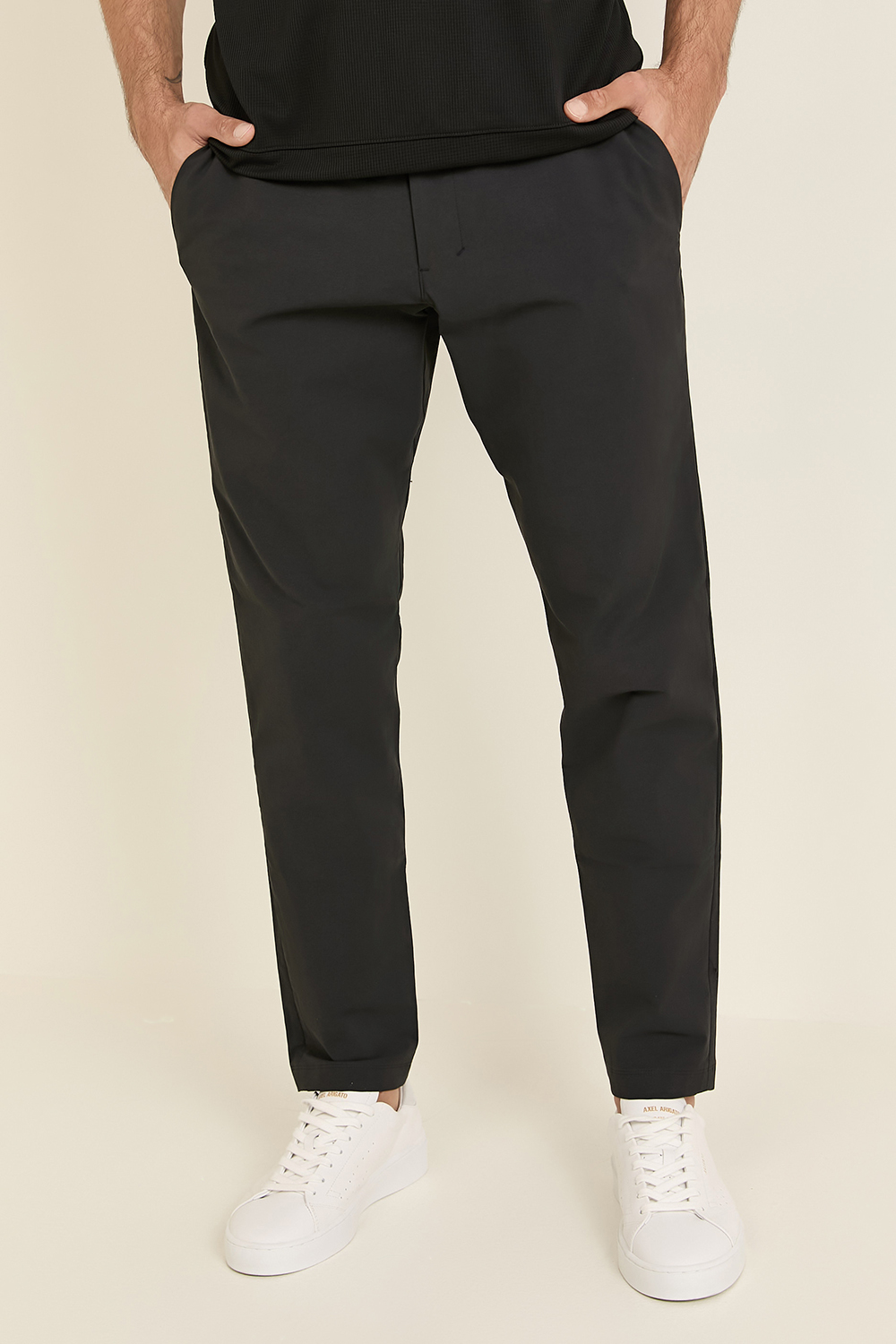 תמונת דוגמן קידמית של ABC Slim-Fit Trouser 32''L *VersaTwill LULULEMON