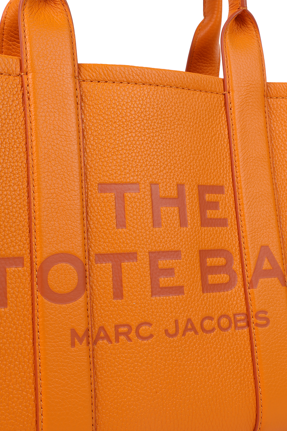 תמונת תקריב של תיק נשיאה מעור בגודל מדיום MARC JACOBS