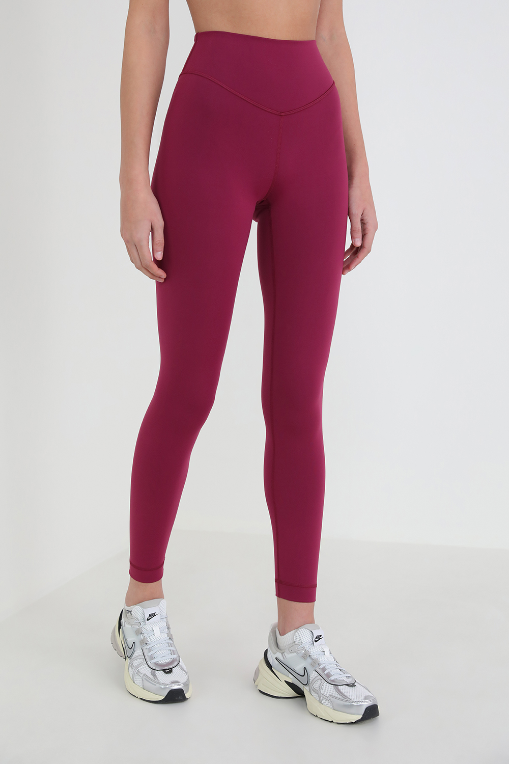 תמונת דוגמן קידמית של Wunder Under SmoothCover High-Rise Tight 25