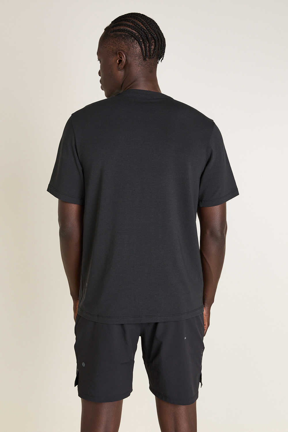 תמונת דוגמן אחורית של Train Active SS LULULEMON