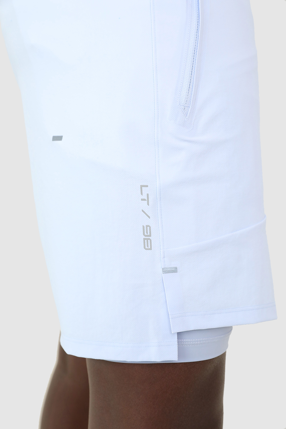 תמונת תקריב דוגמן של License to Train Lined Short 7 LULULEMON