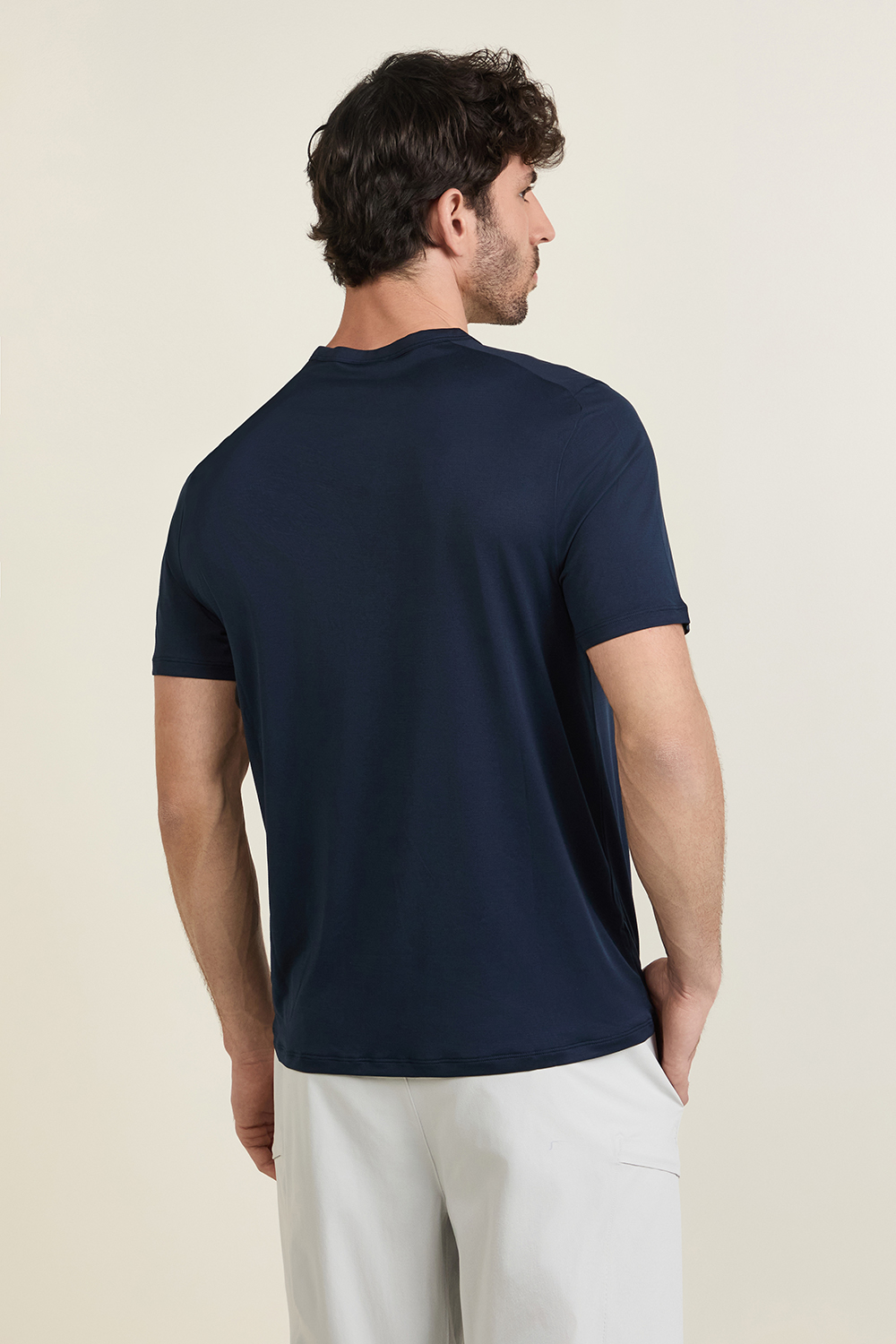 תמונת דוגמן אחורית של Run Crew Lightweight Short-Sleeve