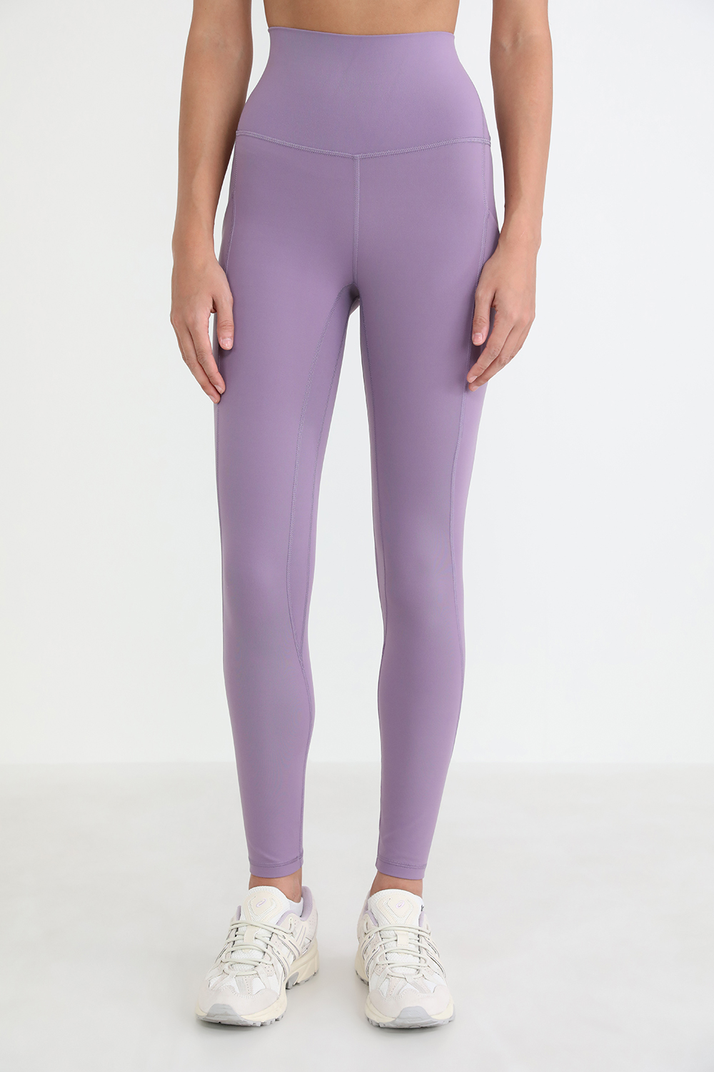 תמונת דוגמן קידמית של Align™ High-Rise Pant 25" *Pockets