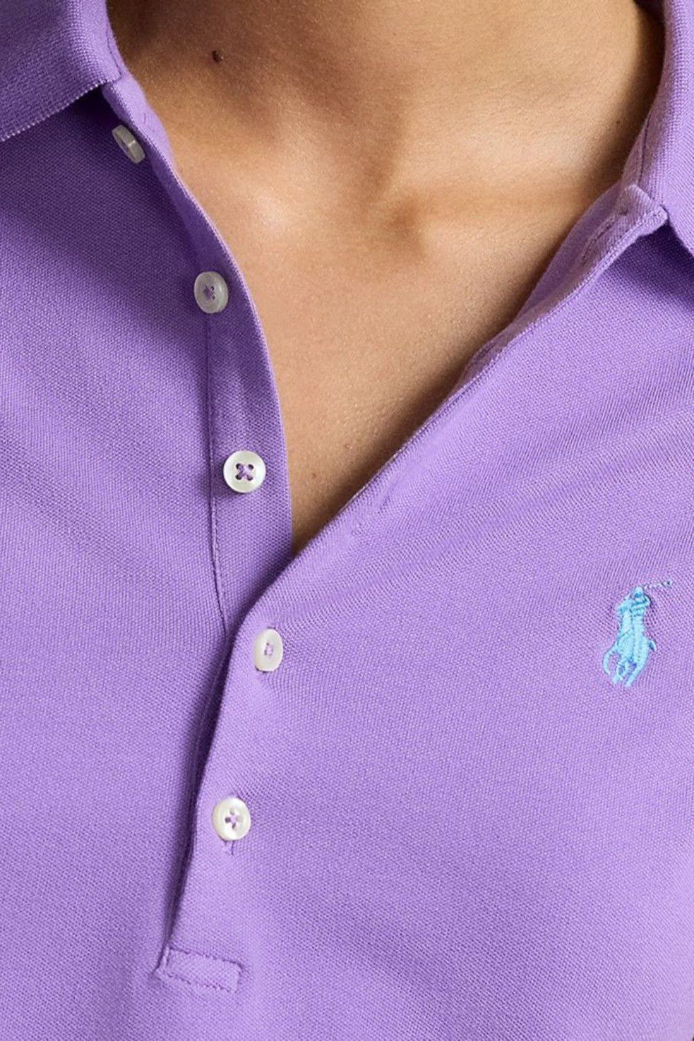 תמונת תקריב דוגמן של חולצת פולו סלים פיט POLO RALPH LAUREN