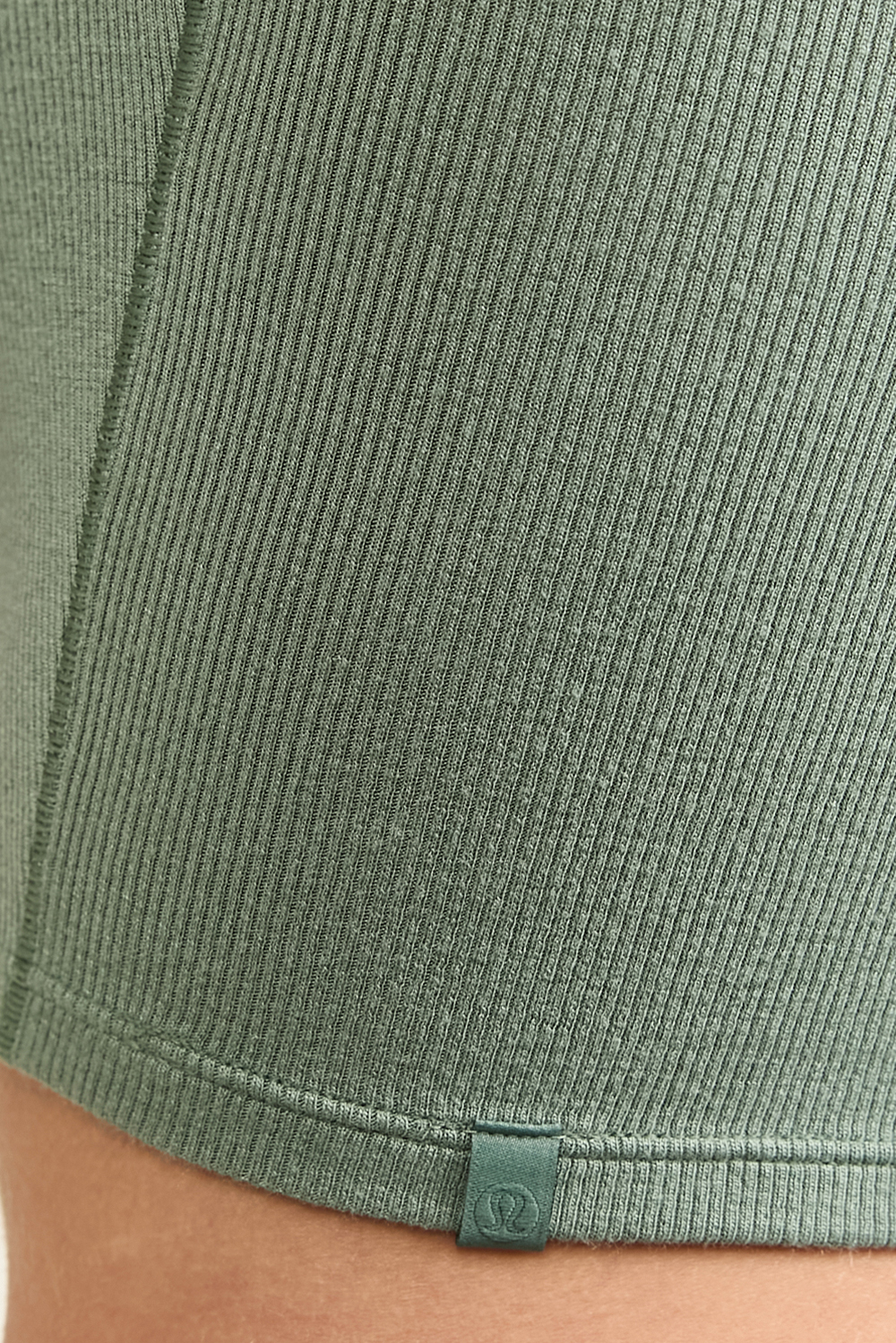 תמונת תקריב דוגמן של Hold Tight Straight Hem Cropped T-Shirt LULULEMON