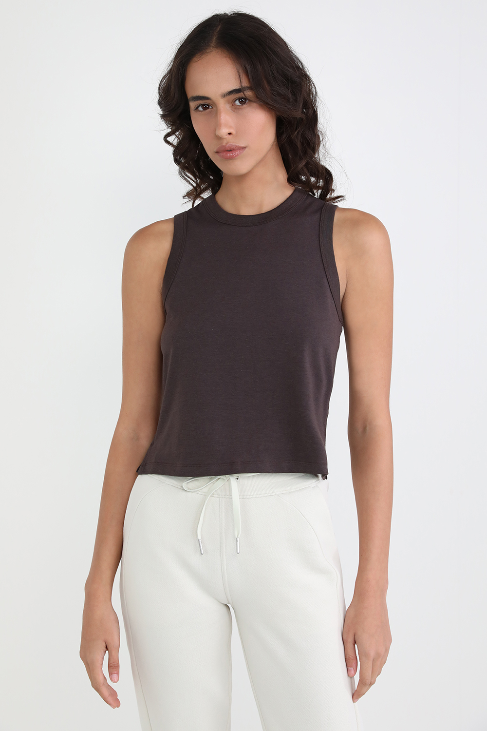 תמונת דוגמן קידמית של Classic-Fit Cotton-Blend Tank Top
