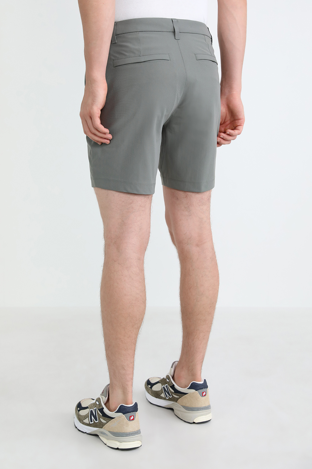 תמונת דוגמן אחורית של Commission Short Classic 7