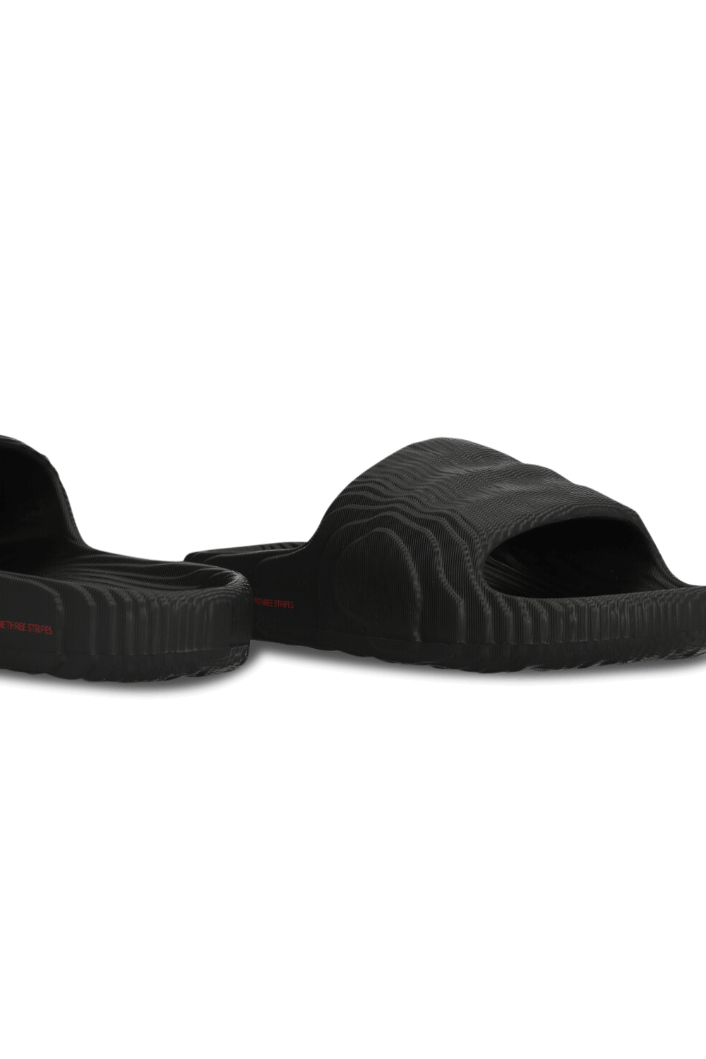 תמונת תקריב של כפכפי סליידס ADIDAS ORIGINALS