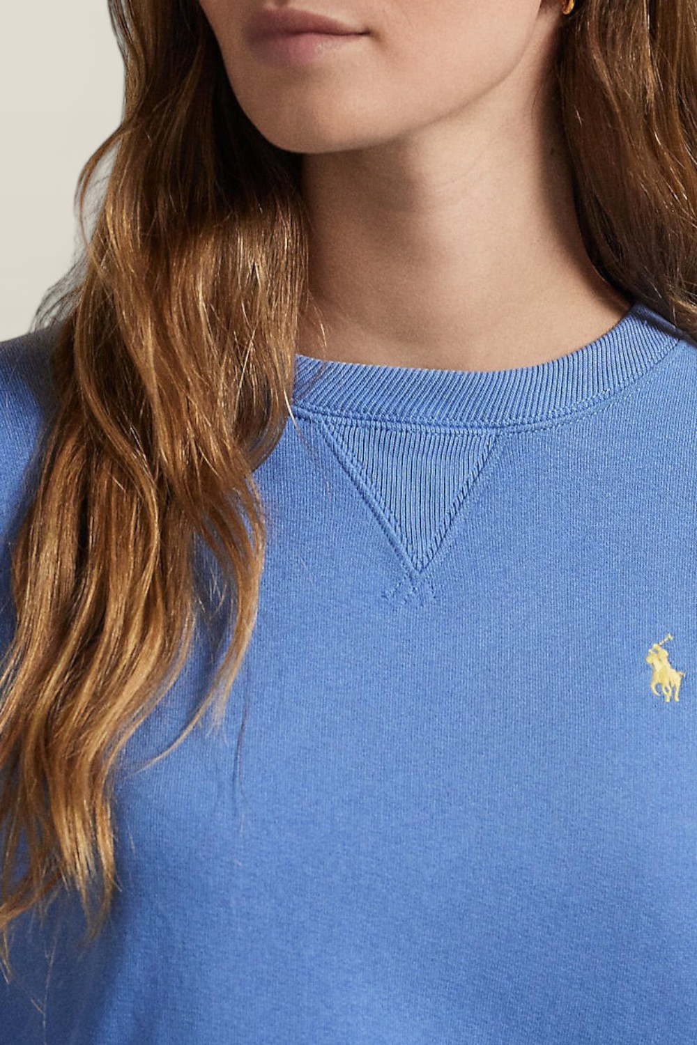 תמונת תקריב דוגמן של סווטשירט POLO RALPH LAUREN