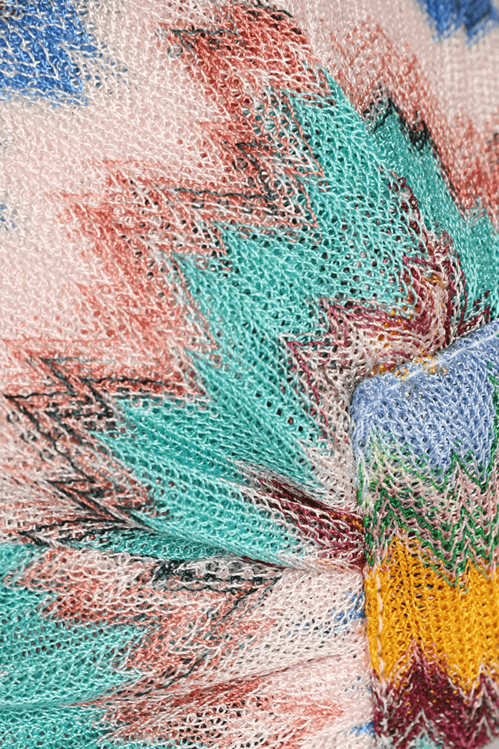 תמונת תקריב של Knit Multicolor Turban
