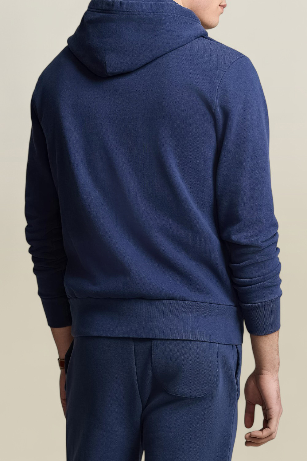 תמונת דוגמן אחורית של סווטשירט קפוצ'ון POLO RALPH LAUREN