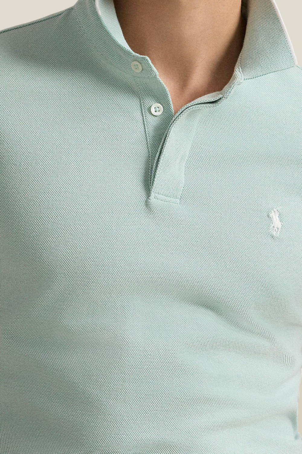 תמונת תקריב דוגמן של חולצת פולו סלים פיט POLO RALPH LAUREN