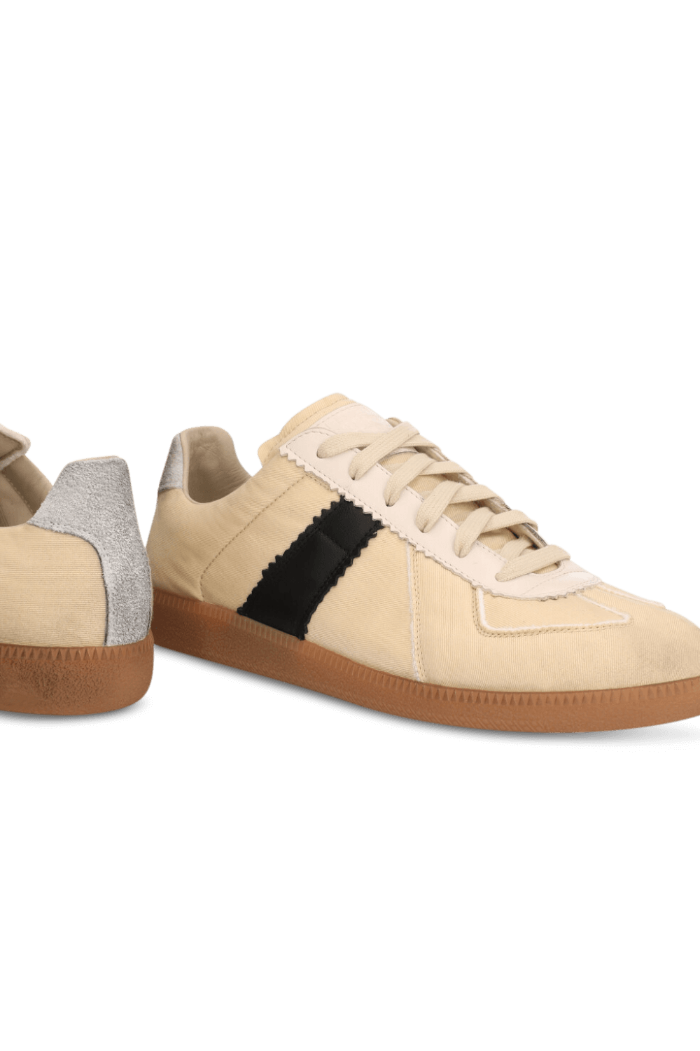 תמונת תקריב של נעלי סניקרס MAISON MARGIELA
