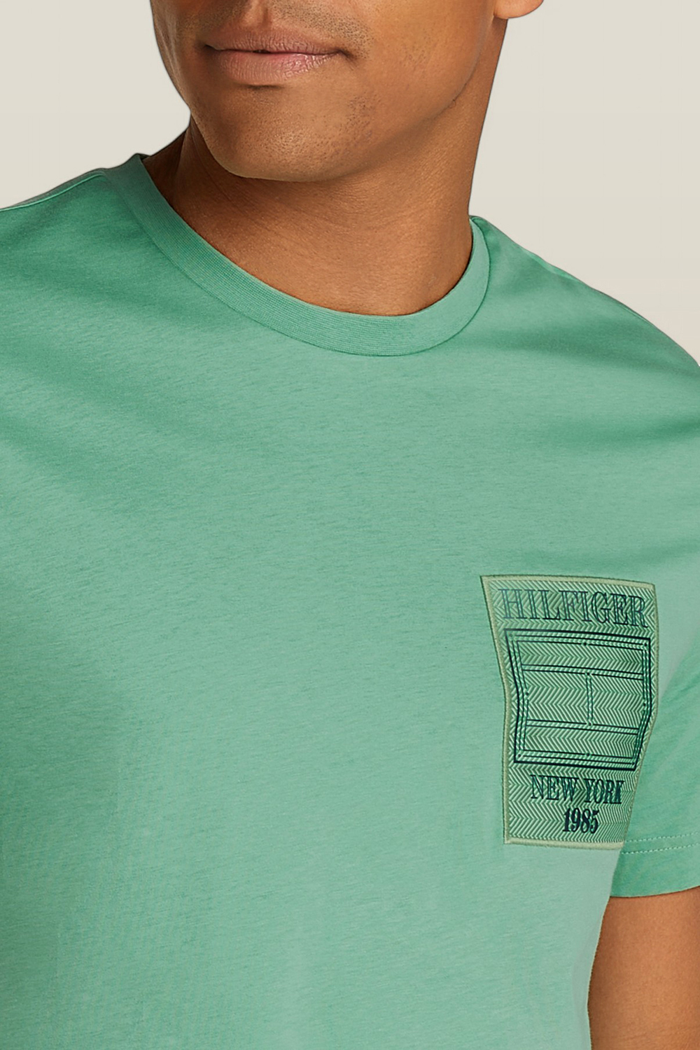 תמונת תקריב דוגמן של חולצת כפתורים TOMMY HILFIGER