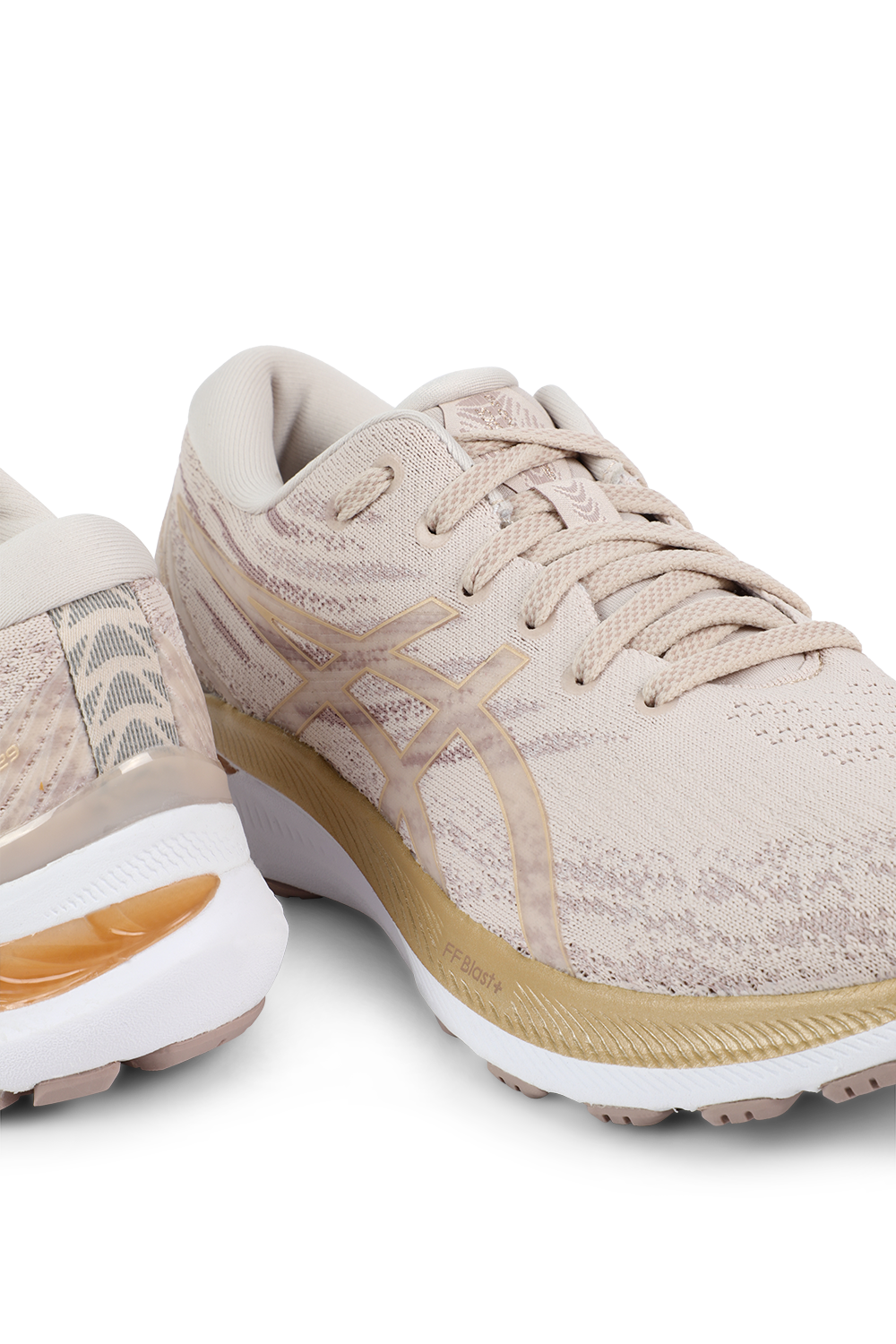 תמונת תקריב של נעלי ספורט ג'ל קיינו 29 ASICS