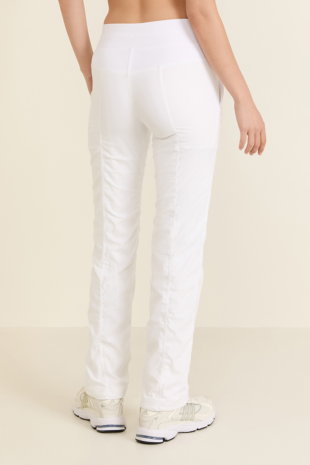 תמונת דוגמן אחורית של Dance Studio Mid-Rise Lined Pant *Regular LULULEMON