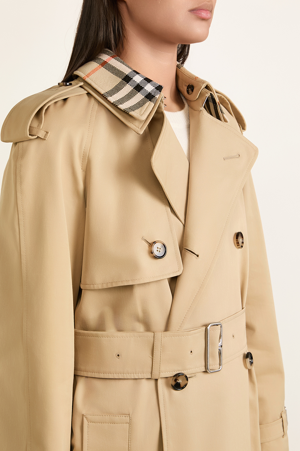 תמונת תקריב דוגמן של מעיל טרנץ' BURBERRY