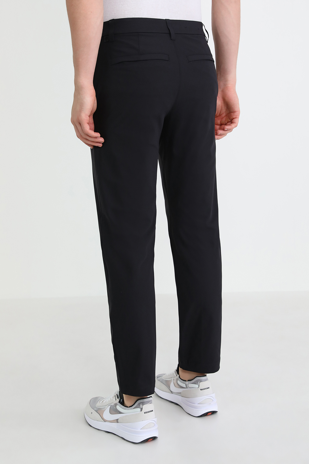 תמונת דוגמן אחורית של ABC Classic Fit Trouser 30 L