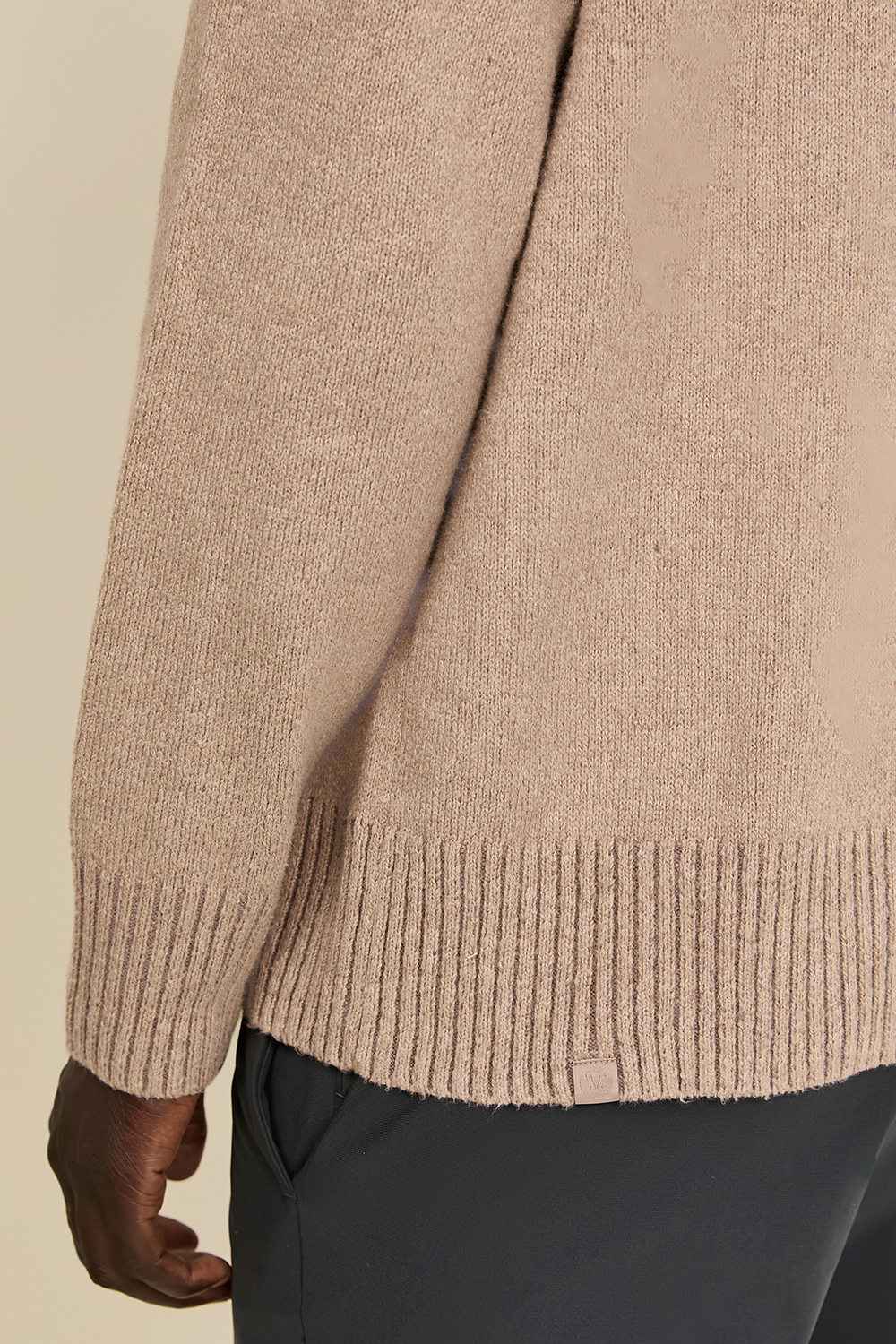 תמונת תקריב דוגמן של Relaxed-Fit Knit Cardigan LULULEMON