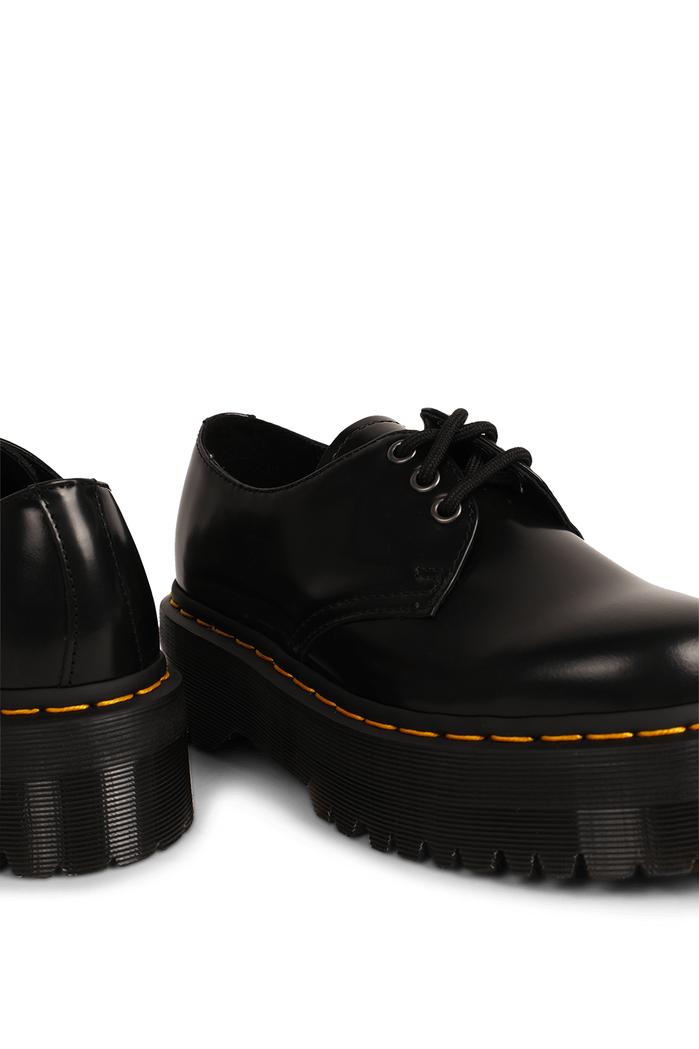 תמונת תקריב של נעלי 1461 מעור DR.MARTENS