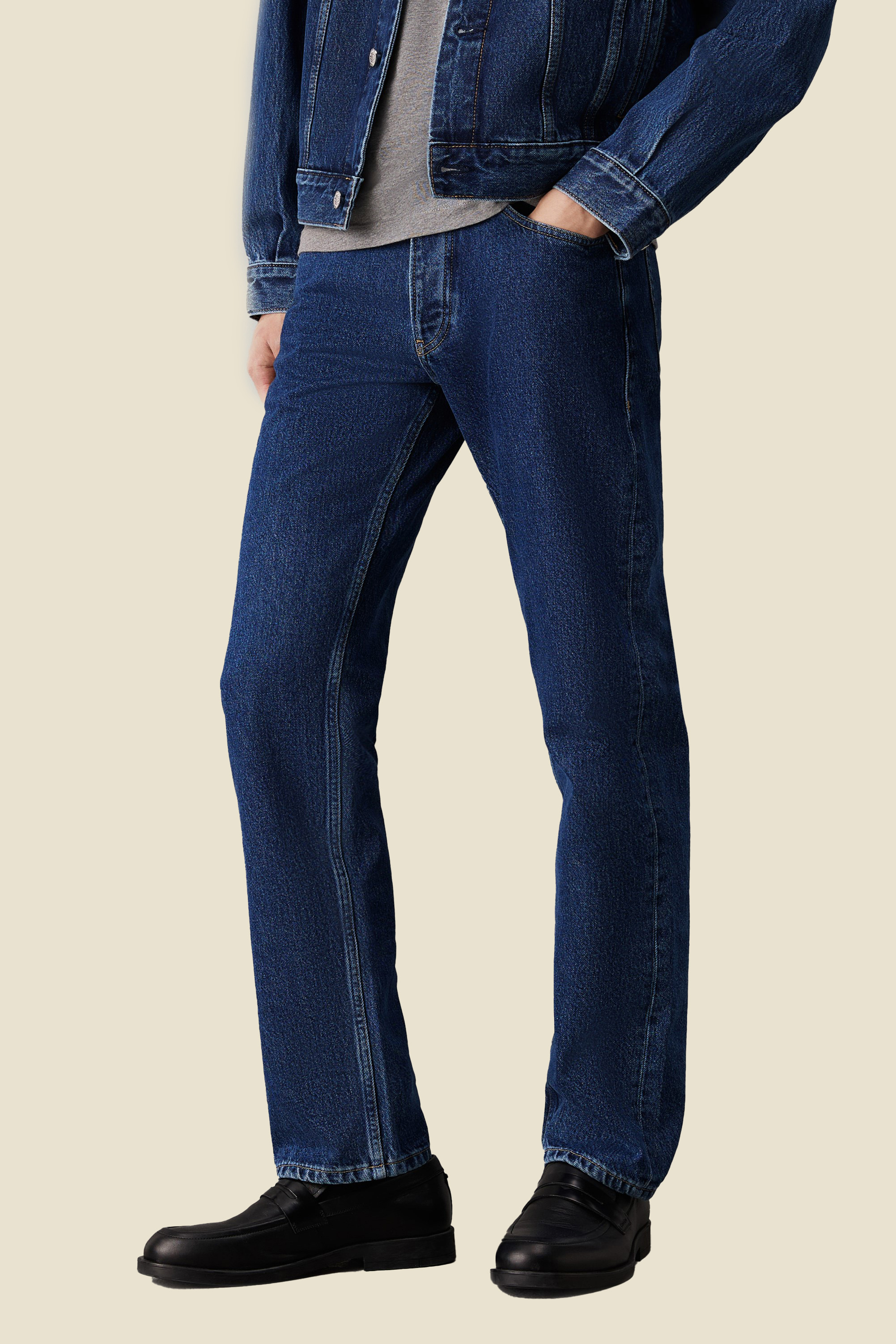 תמונת דוגמן קידמית של מכנסי ג'ינס בגזרה ישרה CALVIN KLEIN