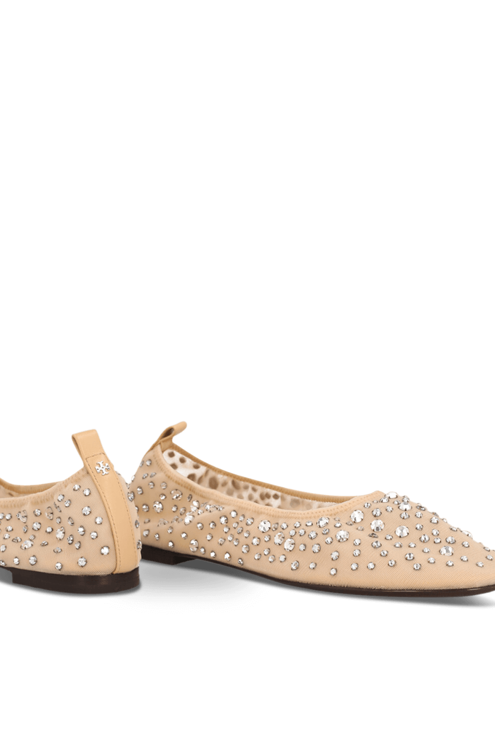 תמונת תקריב של נעלי בלרינה קריסטלים TORY BURCH