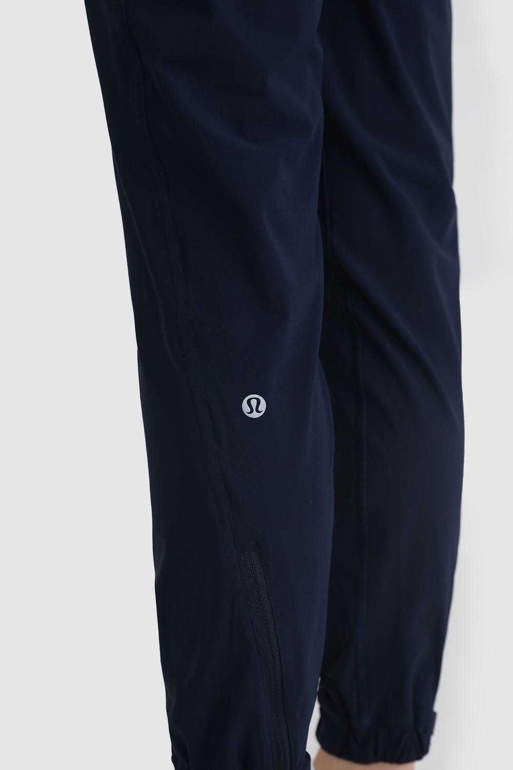 תמונת תקריב דוגמן של Adapted State High-Rise Jogger