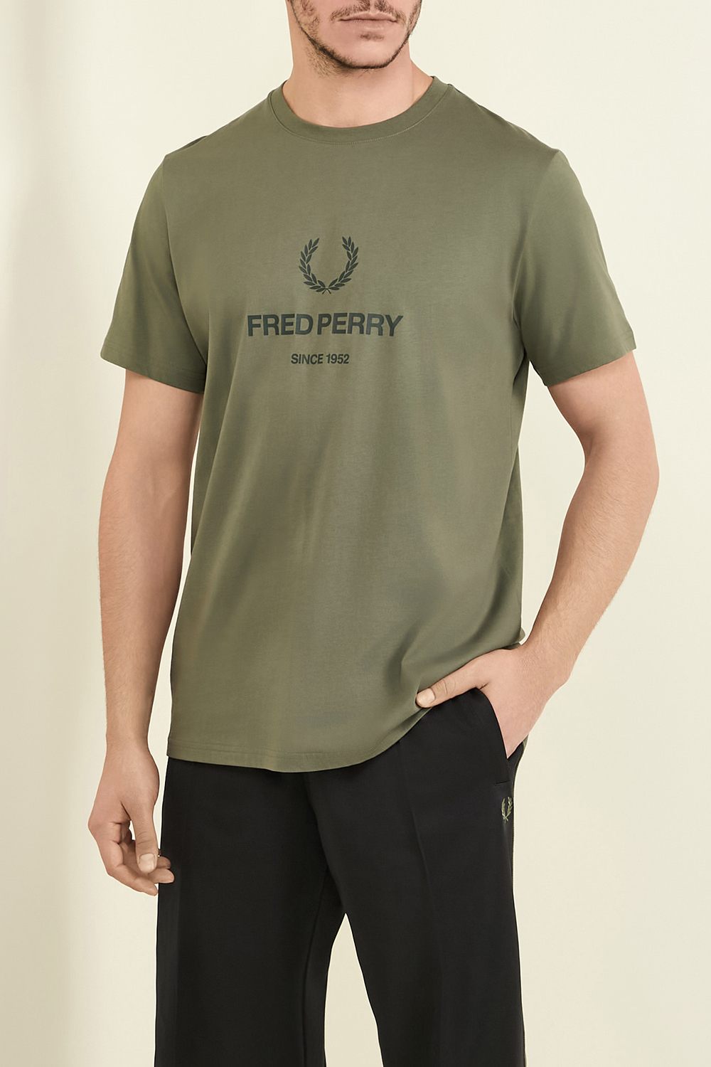 תמונת דוגמן קידמית של חולצת טי FRED PERRY