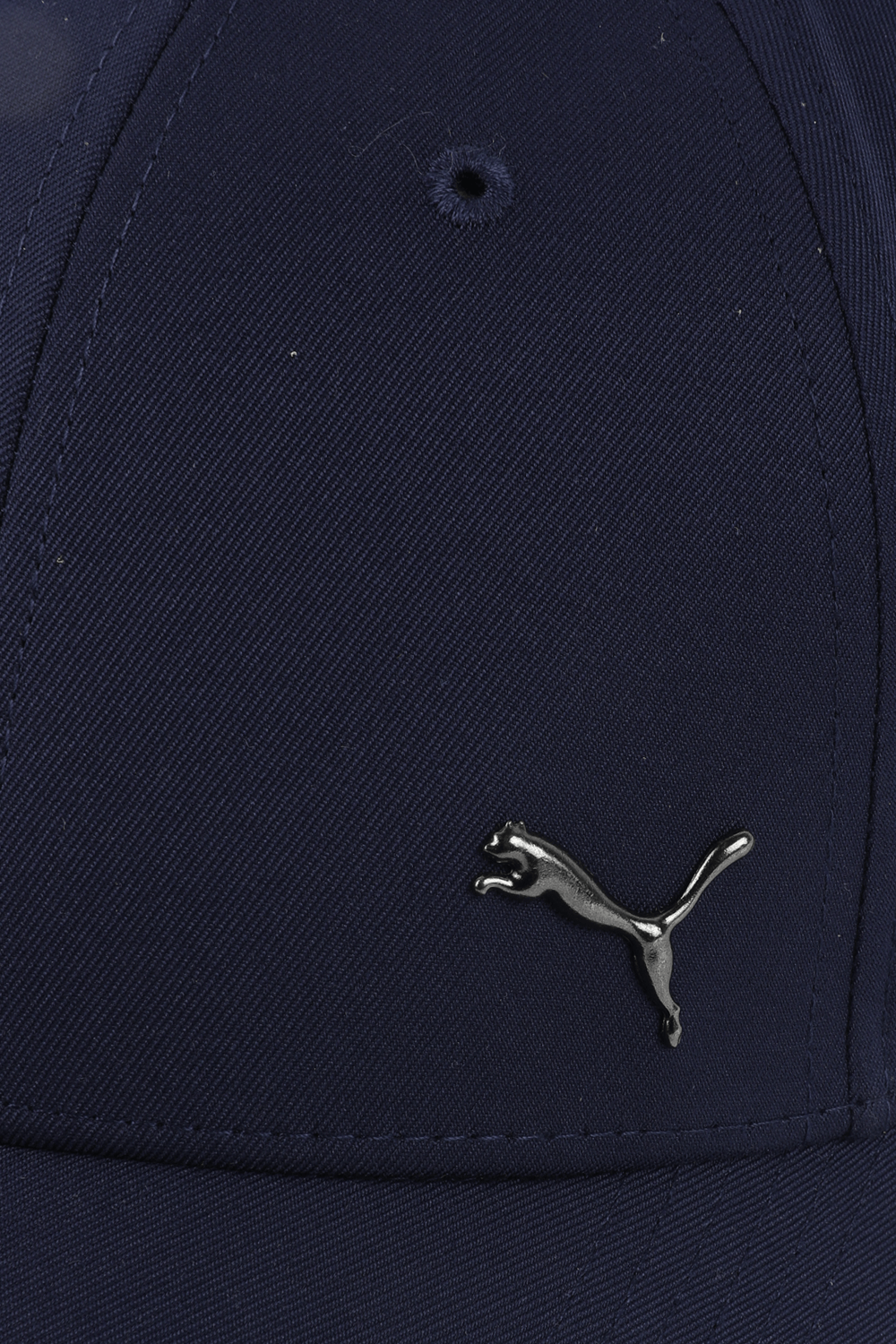 תמונת תקריב של Metal Cat Cap in Blue