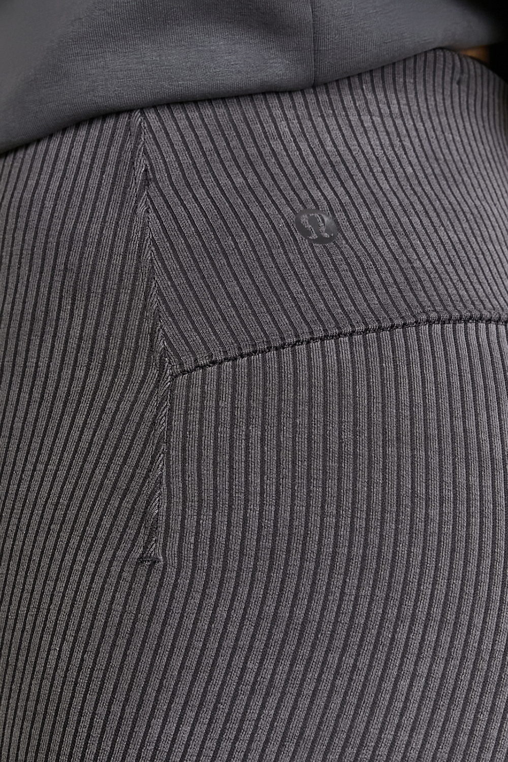 תמונת תקריב דוגמן של Lounge Softstreme Rib Flare Non Zip LULULEMON