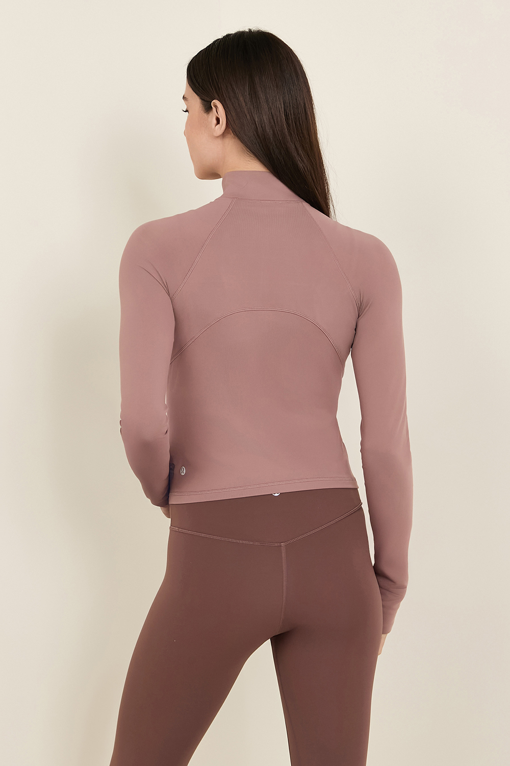 תמונת דוגמן אחורית של It`s Rulu Run Cropped Half Zip