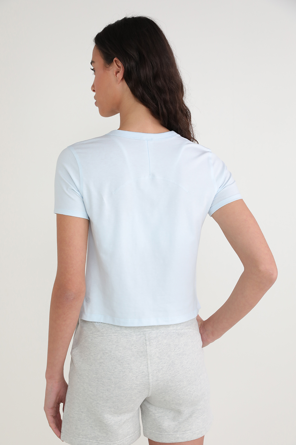 תמונת דוגמן אחורית של Classic-Fit Cotton-Blend Tee