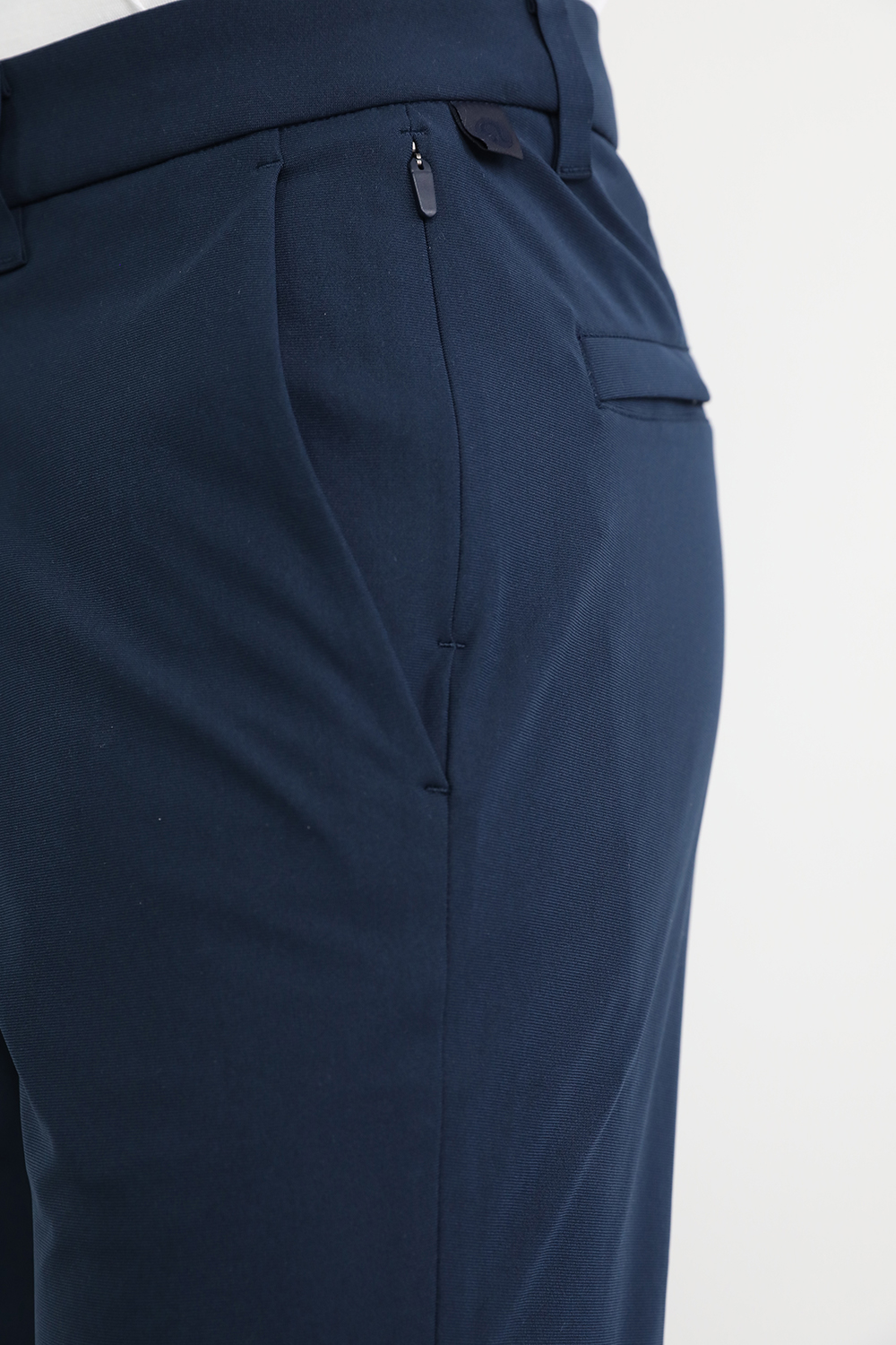 תמונת תקריב דוגמן של Commission Classic-Fit Pant 32"
