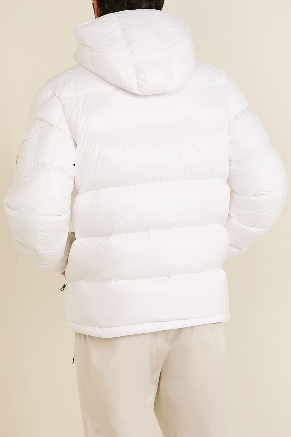 תמונת דוגמן אחורית של מעיל פוך מאיה MONCLER